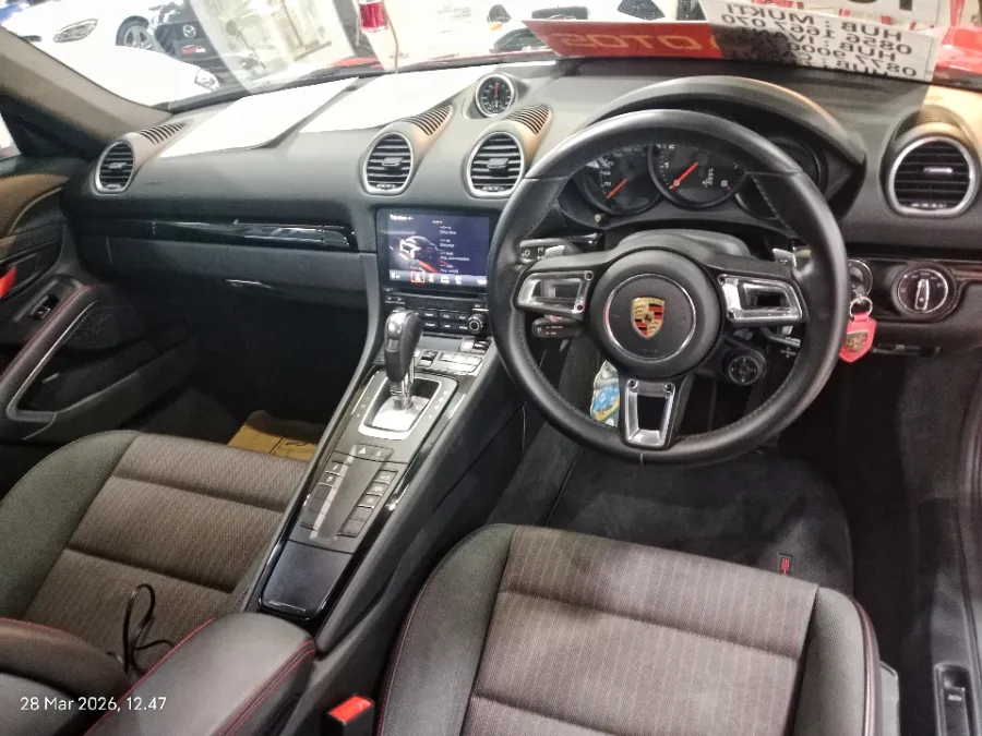 Foto Mobil Bekas Dashboard Porsche 718 2.0 Cayman tahun 2020