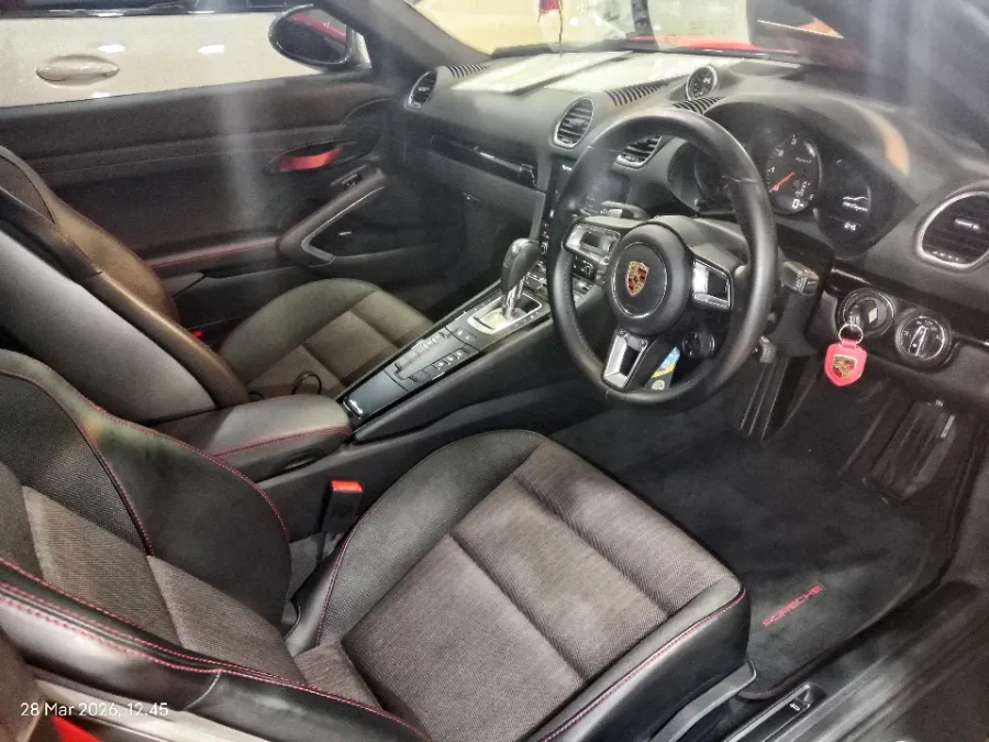 Foto Mobil Bekas Kabin Depan Porsche 718 2.0 Cayman tahun 2020