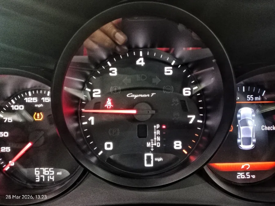 Foto Mobil Bekas Odometer Porsche 718 2.0 Cayman tahun 2020