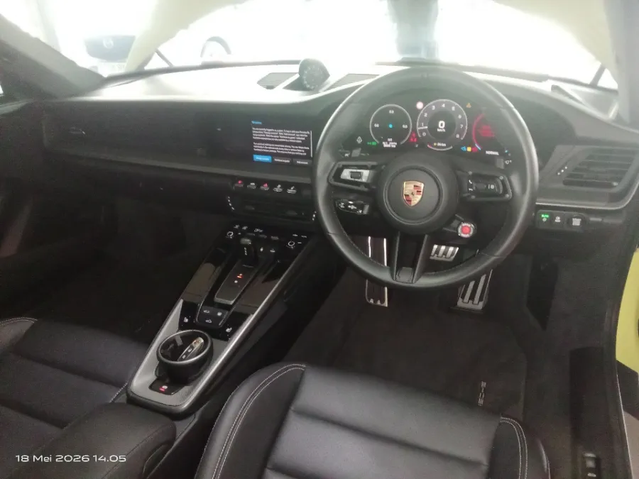 Foto Mobil Bekas Dashboard Porsche 911 3.0 Carrera Cabriolet tahun 2025