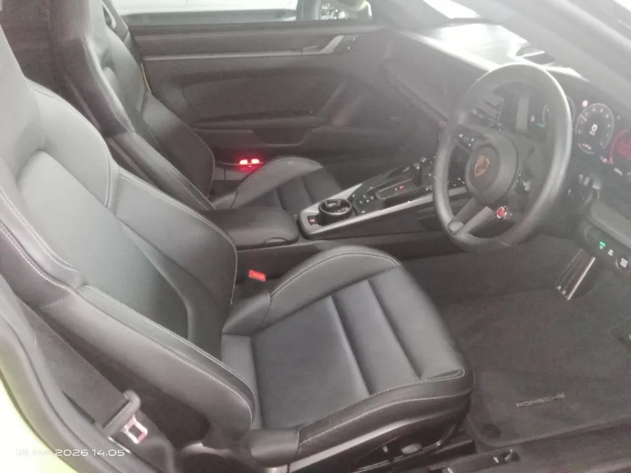 Foto Mobil Bekas Kabin Depan Porsche 911 3.0 Carrera Cabriolet tahun 2025