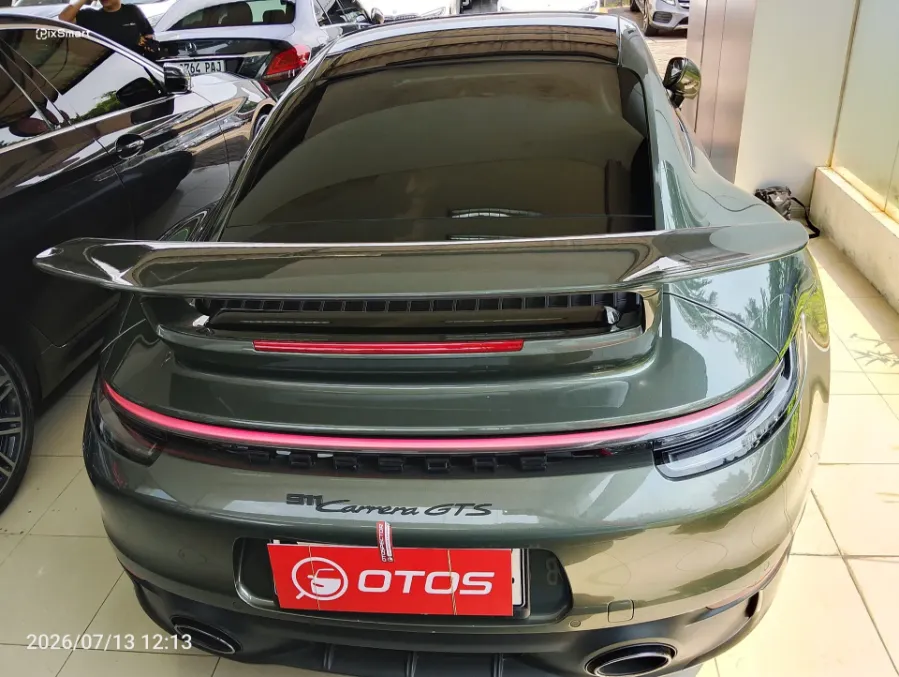 Foto Mobil Bekas Tampak Belakang Porsche 911 3.0 Carrera GTS tahun 2022