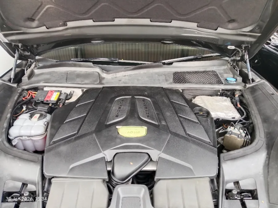 Foto Mobil Bekas Mesin Porsche Cayenne 3.0 tahun 2018