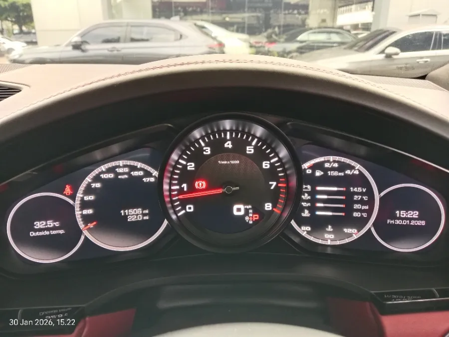 Foto Mobil Bekas Odometer Porsche Cayenne 3.0 tahun 2018