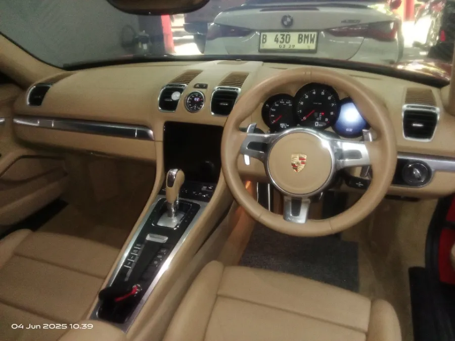 Foto Mobil Bekas Dashboard Porsche Cayman 2.7 tahun 2014