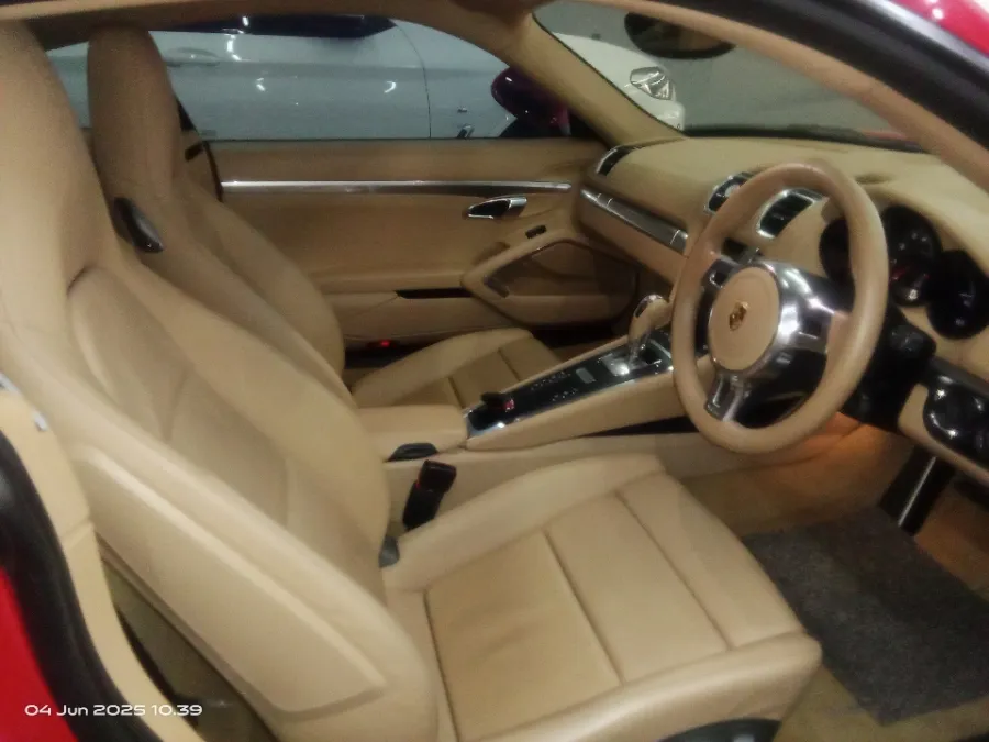 Foto Mobil Bekas Kabin Depan Porsche Cayman 2.7 tahun 2014