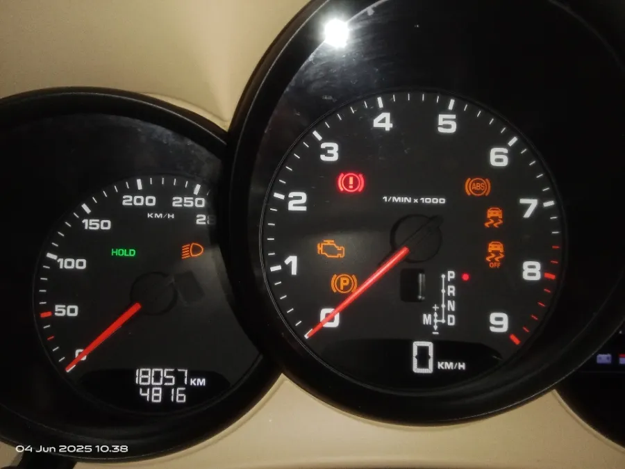 Foto Mobil Bekas Odometer Porsche Cayman 2.7 tahun 2014