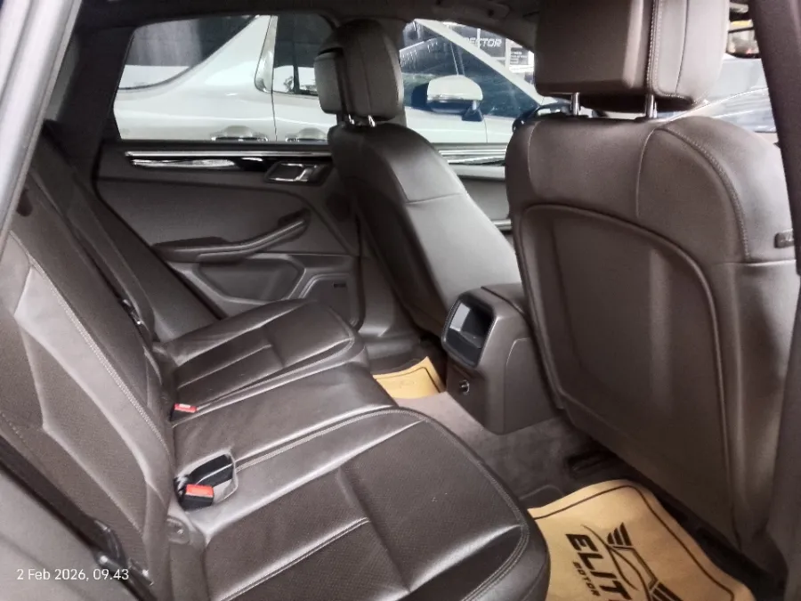 Foto Mobil Bekas Kabin Belakang Porsche Macan 2.0 tahun 2015