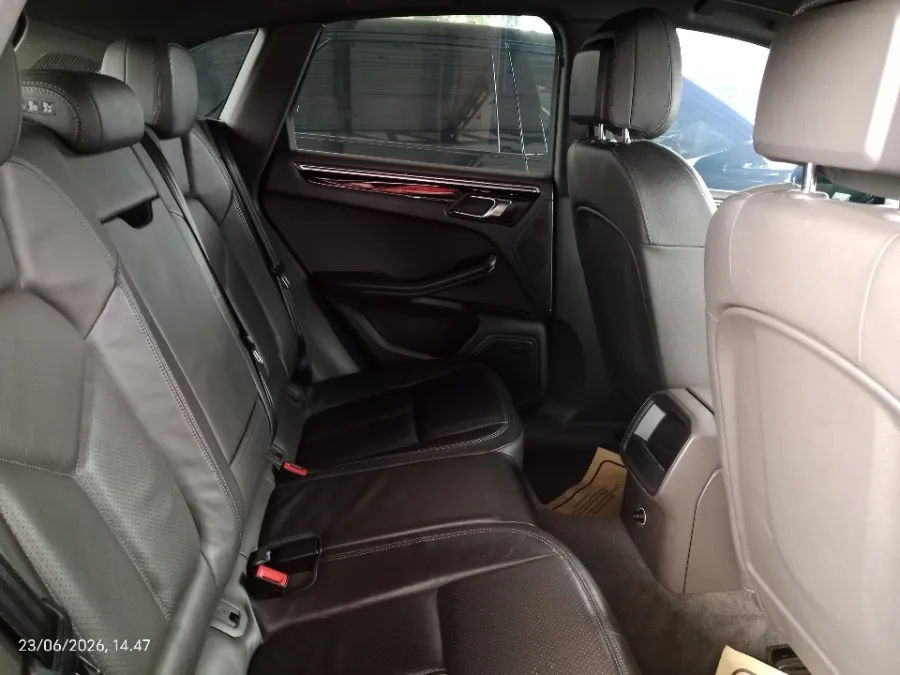 Foto Mobil Bekas Kabin Belakang Porsche Macan 2.0 tahun 2015