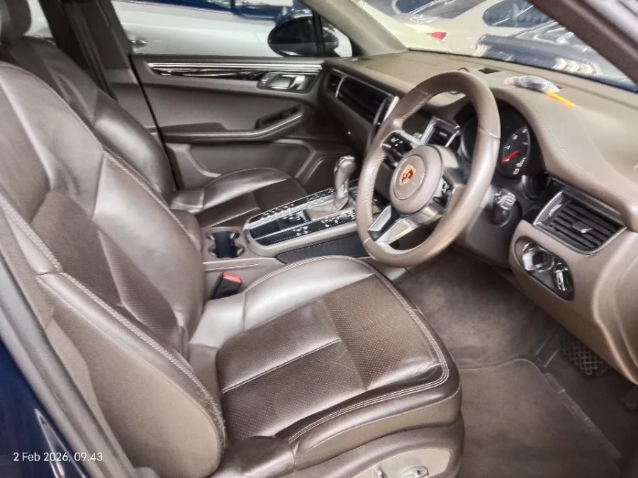 Foto Mobil Bekas Kabin Depan Porsche Macan 2.0 tahun 2015