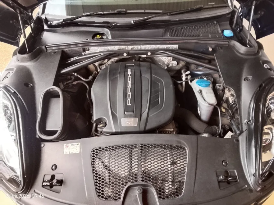 Foto Mobil Bekas Mesin Porsche Macan 2.0 tahun 2015