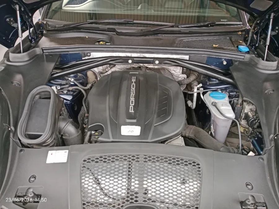 Foto Mobil Bekas Mesin Porsche Macan 2.0 tahun 2015