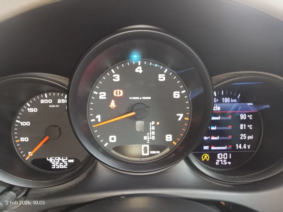 Foto Mobil Bekas Odometer Porsche Macan 2.0 tahun 2015
