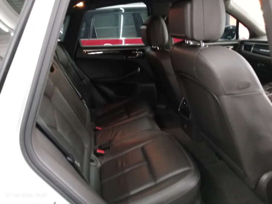 Foto Mobil Bekas Kabin Belakang Porsche Macan 2.0 tahun 2017