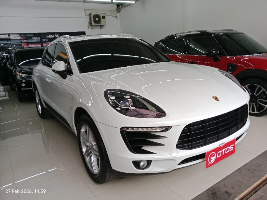 Foto Mobil Bekas Kanan Depan Porsche Macan 2.0 tahun 2017