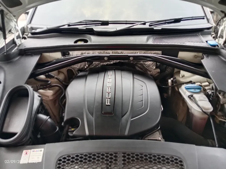 Foto Mobil Bekas Mesin Porsche Macan 2.0 tahun 2017