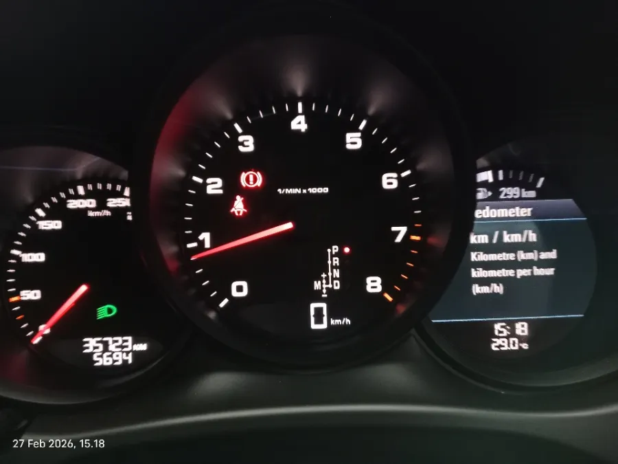 Foto Mobil Bekas Odometer Porsche Macan 2.0 tahun 2017