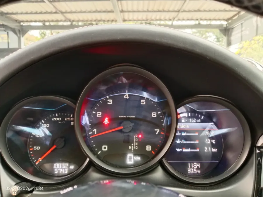 Foto Mobil Bekas Odometer Porsche Macan 2.0 tahun 2017
