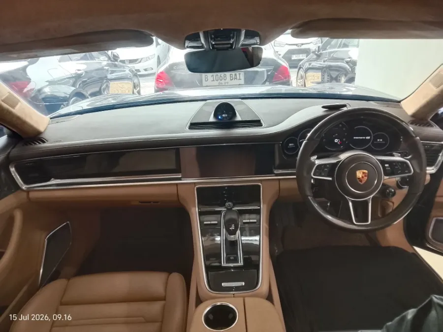 Foto Mobil Bekas Dashboard Porsche Panamera 2.9 4S tahun 2017