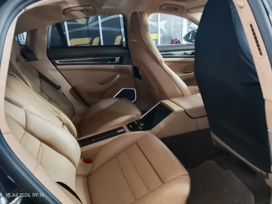 Foto Mobil Bekas Kabin Belakang Porsche Panamera 2.9 4S tahun 2017