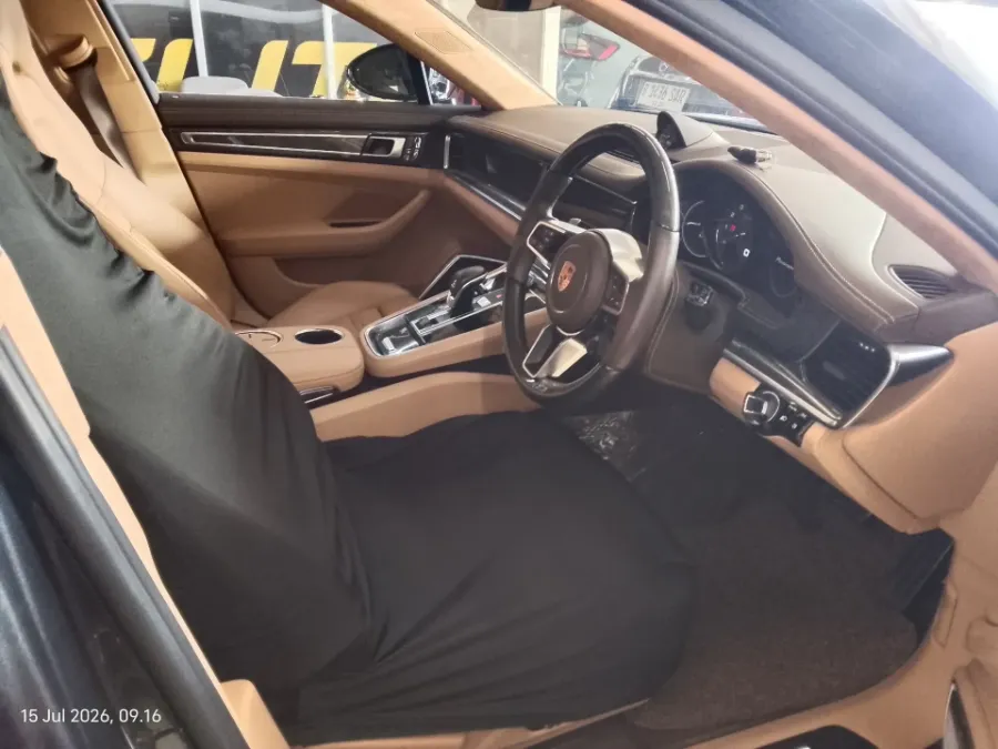 Foto Mobil Bekas Kabin Depan Porsche Panamera 2.9 4S tahun 2017