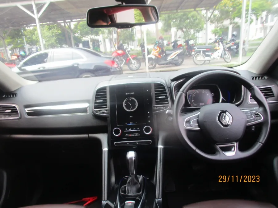 Foto Mobil Bekas Dashboard Renault Koleos 2.5 tahun 2019