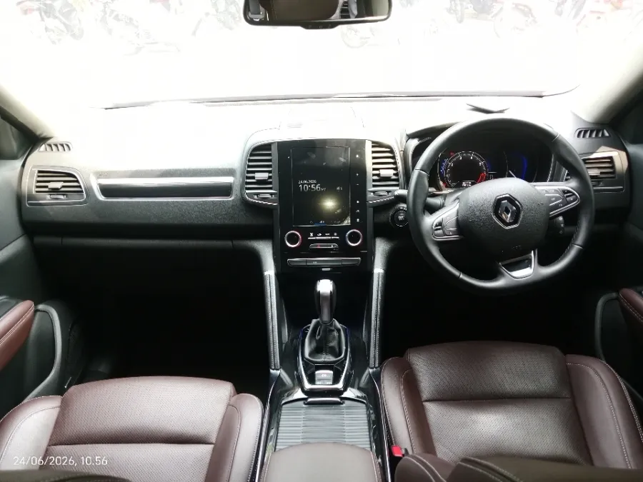 Foto Mobil Bekas Dashboard Renault Koleos 2.5 tahun 2019