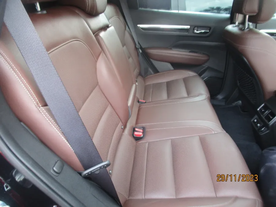 Foto Mobil Bekas Kabin Belakang Renault Koleos 2.5 tahun 2019