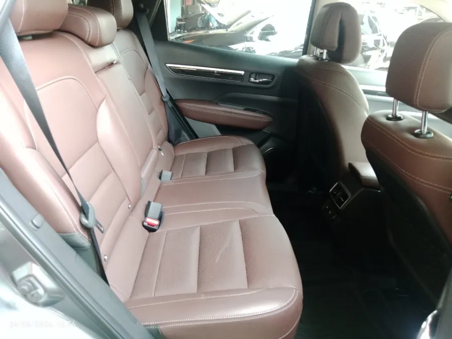 Foto Mobil Bekas Kabin Belakang Renault Koleos 2.5 tahun 2019