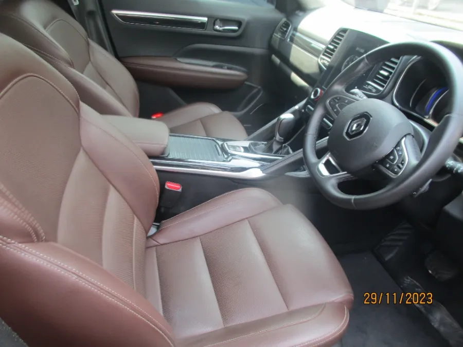 Foto Mobil Bekas Kabin Depan Renault Koleos 2.5 tahun 2019