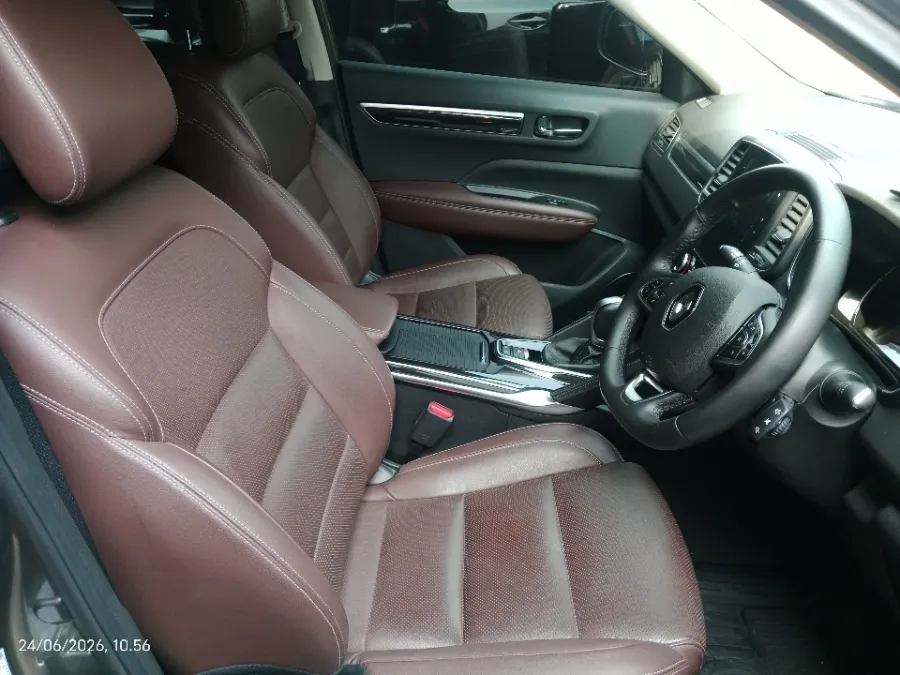 Foto Mobil Bekas Kabin Depan Renault Koleos 2.5 tahun 2019