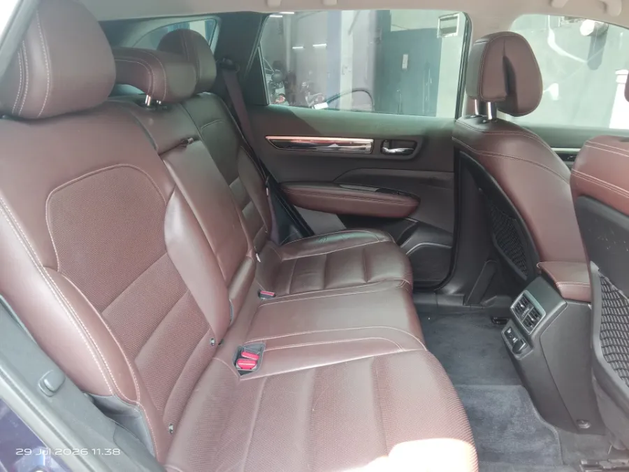 Foto Mobil Bekas Kabin Belakang Renault Koleos 2.5 Signature tahun 2017