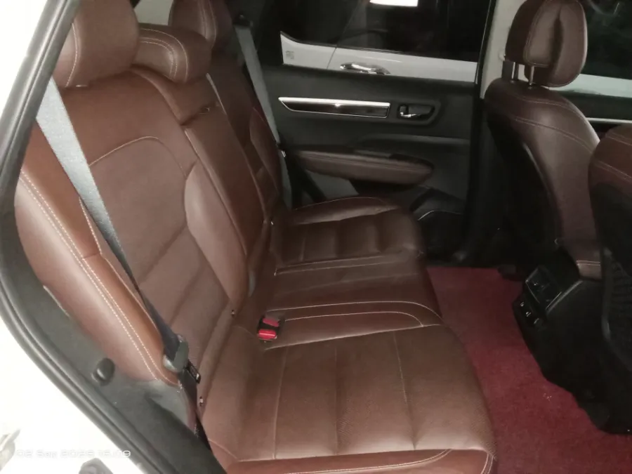 Foto Mobil Bekas Kabin Belakang Renault Koleos 2.5 Signature tahun 2017