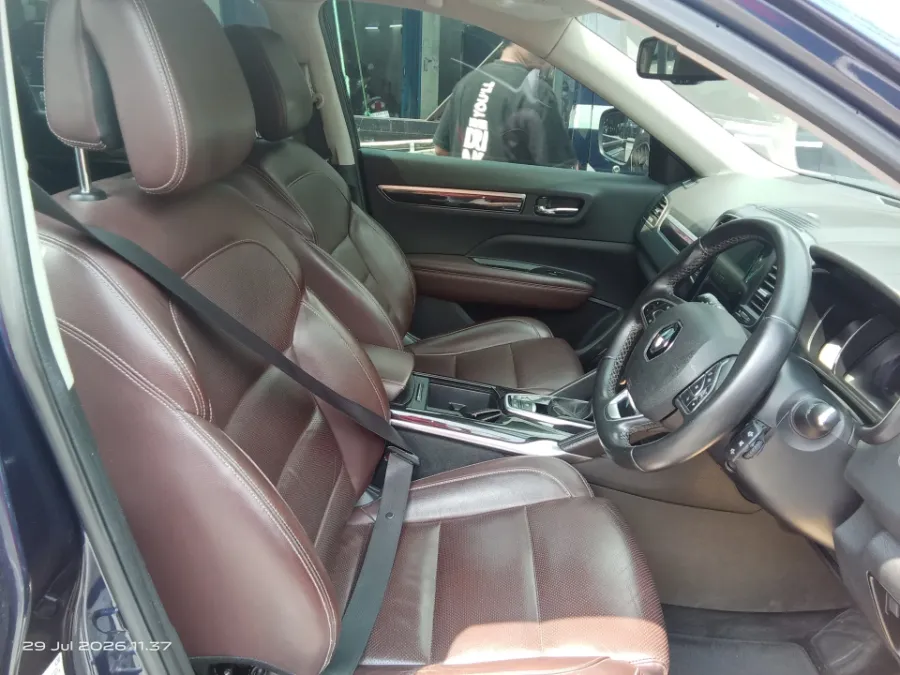 Foto Mobil Bekas Kabin Depan Renault Koleos 2.5 Signature tahun 2017