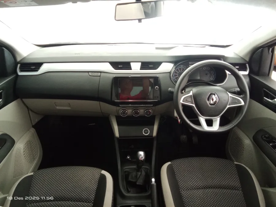 Foto Mobil Bekas Dashboard Renault Triber 1.0 RXZ tahun 2020