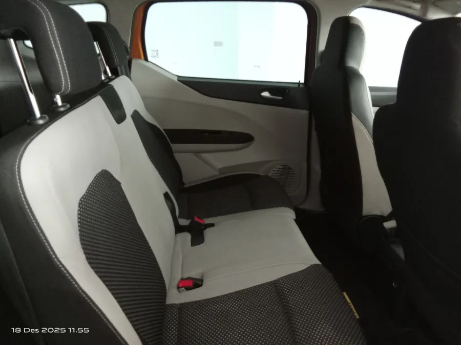 Foto Mobil Bekas Kabin Belakang Renault Triber 1.0 RXZ tahun 2020