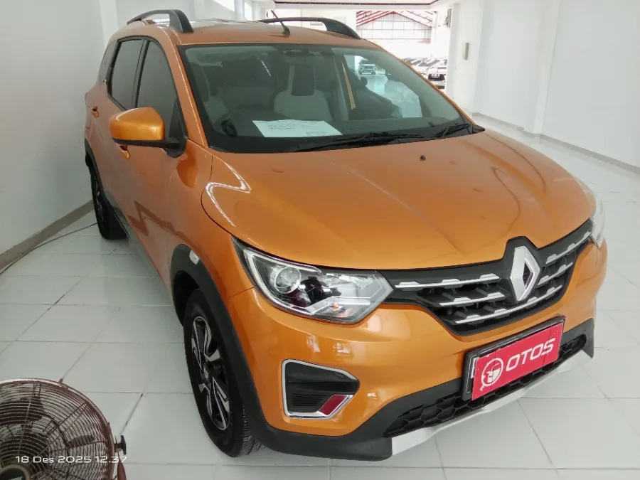 Foto Mobil Bekas Kanan Depan Renault Triber 1.0 RXZ tahun 2020