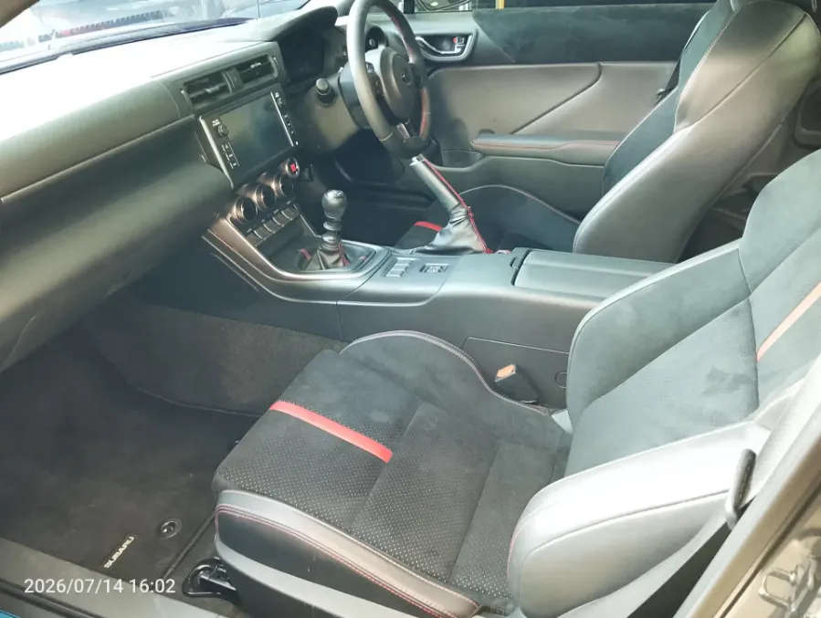 Foto Mobil Bekas Kabin Depan Subaru BRZ 2.4 EyeSight tahun 2023