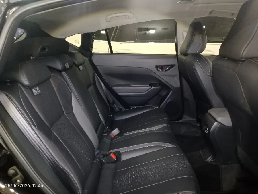 Foto Mobil Bekas Kabin Belakang Subaru Crosstrek 2.0i-S EyeSight tahun 2023