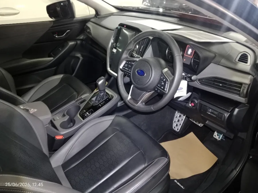 Foto Mobil Bekas Kabin Depan Subaru Crosstrek 2.0i-S EyeSight tahun 2023