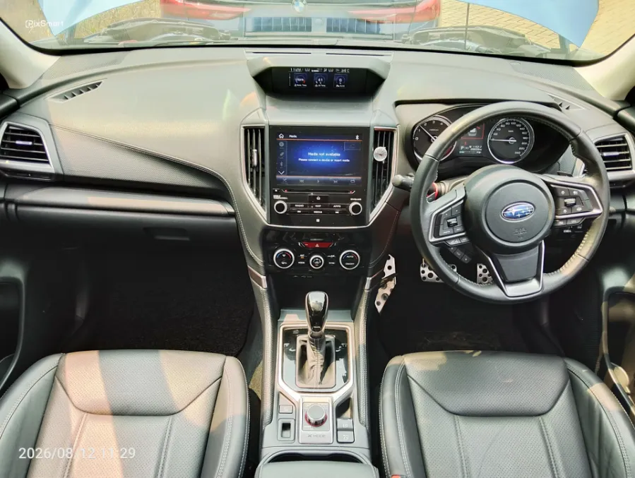 Foto Mobil Bekas Dashboard Subaru Forester 2.0 tahun 2022