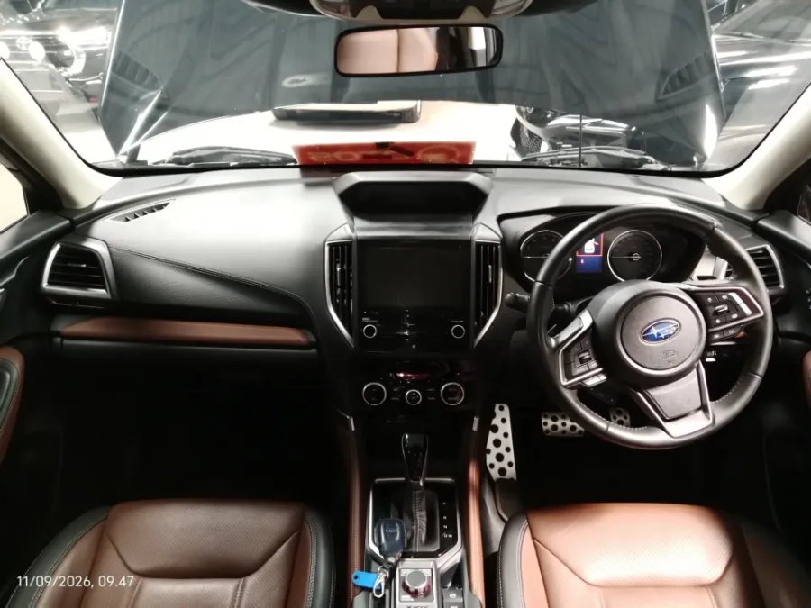 Foto Mobil Bekas Dashboard Subaru Forester 2.0 tahun 2023