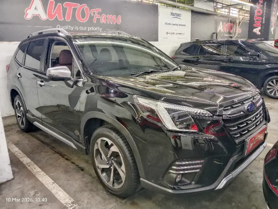 Foto Mobil Bekas Kanan Depan Subaru Forester 2.0 tahun 2023