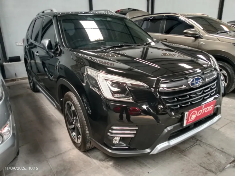 Foto Mobil Bekas Kanan Depan Subaru Forester 2.0 tahun 2023