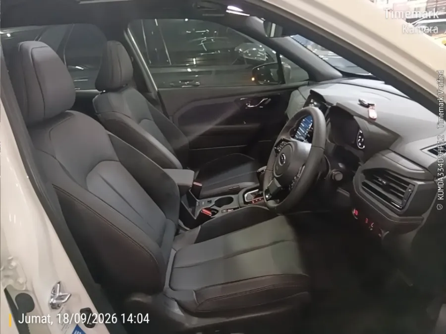 Foto Mobil Bekas Kabin Depan Subaru Forester 2.5 tahun 2025