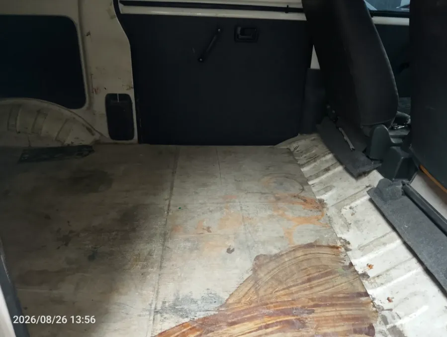 Foto Mobil Bekas Kabin Belakang Suzuki APV 1.5 Blind Van High tahun 2023