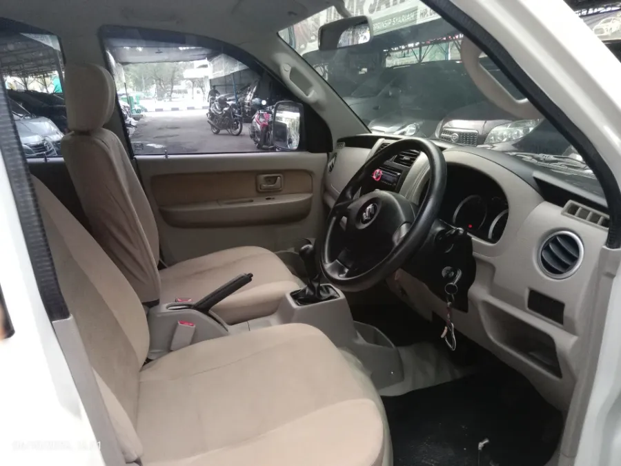 Foto Mobil Bekas Kabin Depan Suzuki APV 1.5 Deluxe tahun 2021