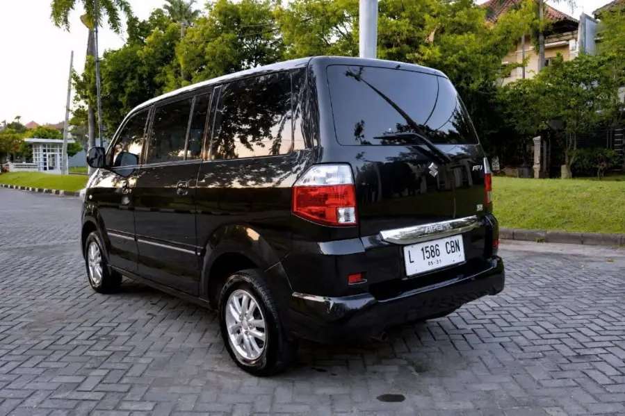 Foto Mobil Bekas Kiri Belakang Suzuki APV 1.5 Deluxe tahun 2024