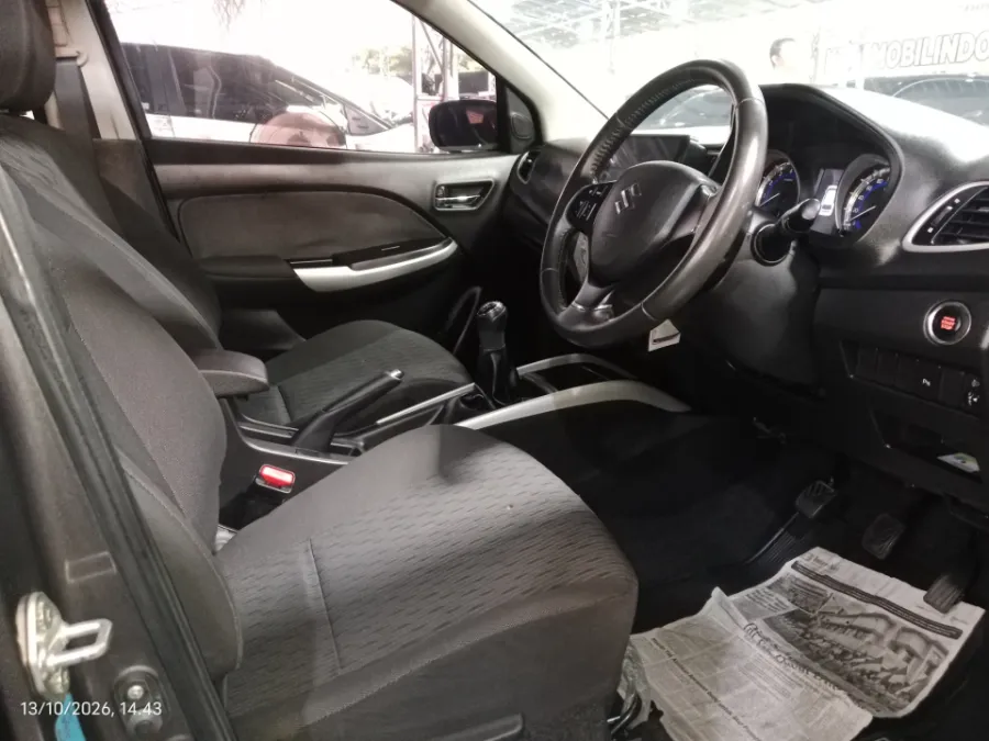 Foto Mobil Bekas Kabin Depan Suzuki Baleno 1.4 GL Hatchback tahun 2017