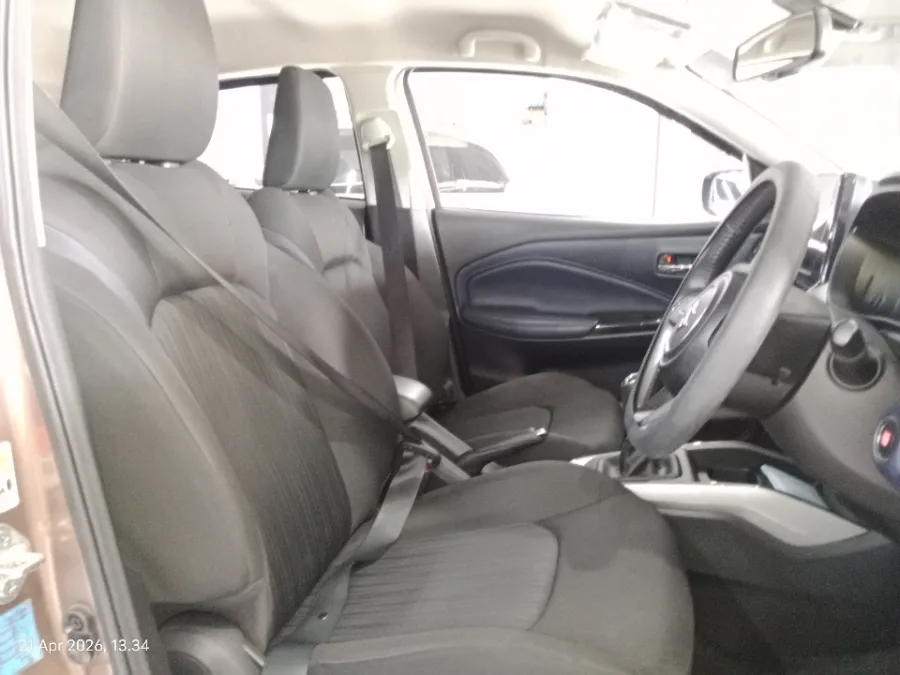 Foto Mobil Bekas Kabin Depan Suzuki Baleno 1.4 GL Hatchback tahun 2022